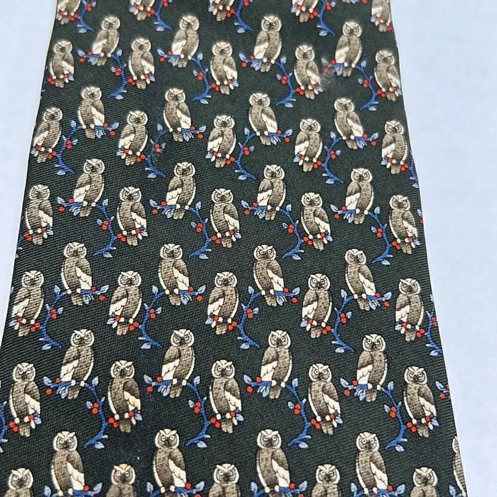 Brooks Brothers Basics Silk tie with owl print in Hunter green EUC